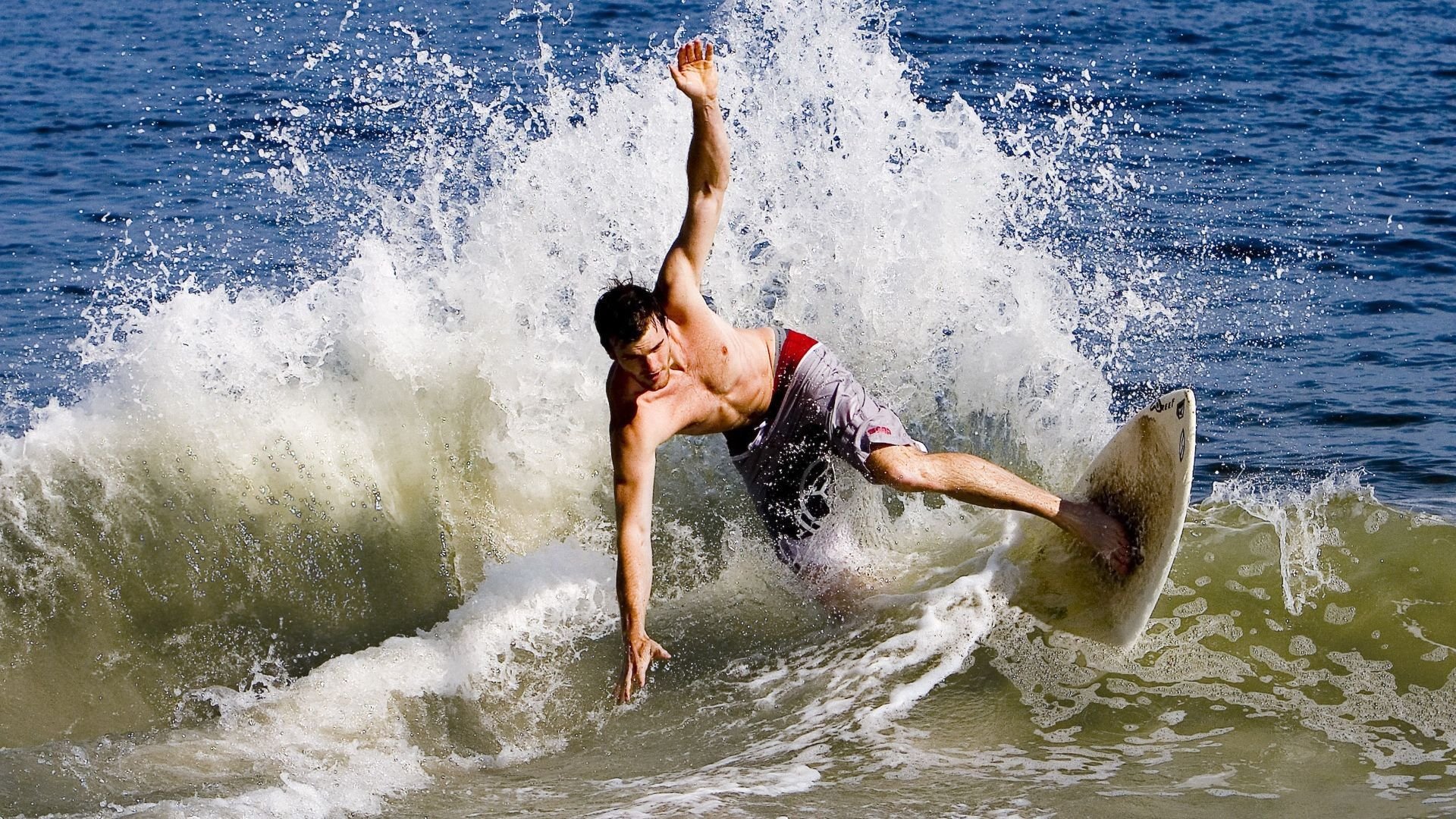 篮网替补席表现出色赢得首发阵容信任，篮网替补席尬舞视频